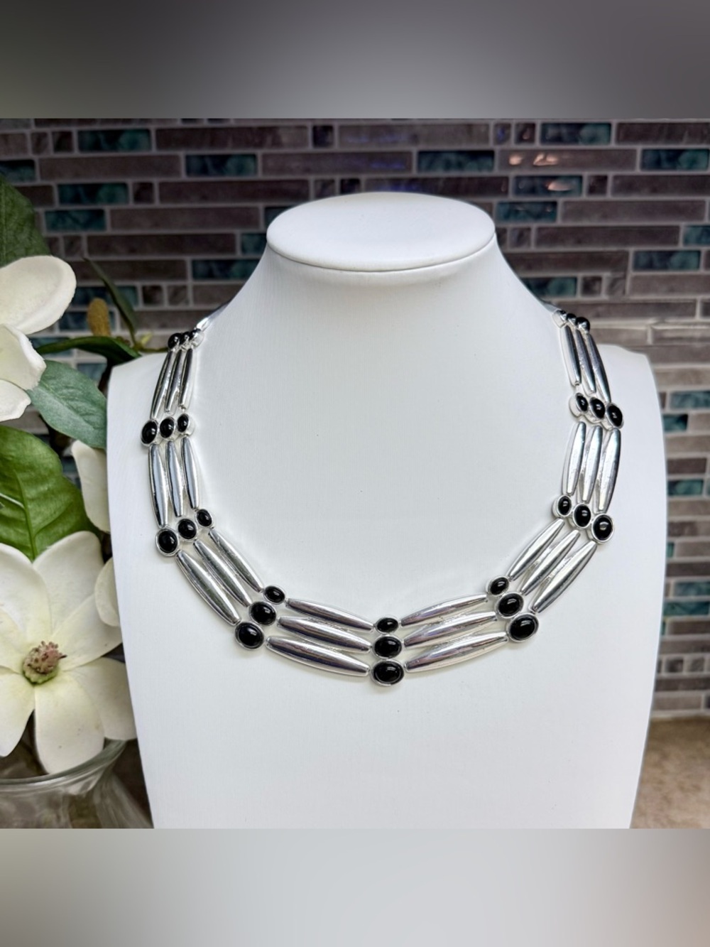 Vintage Liz Claiborne silver necklace